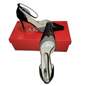 NIB AK Anne Klein Women Shoes Black Pointed Toe Heels Size 6.5M Black and Plaid